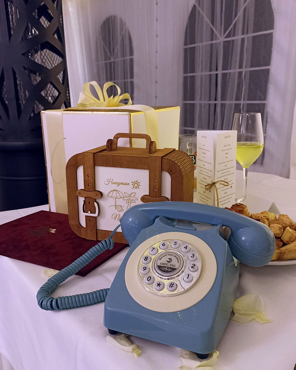 Esküvői telefonos vendégkönyv esküvőre kék színben